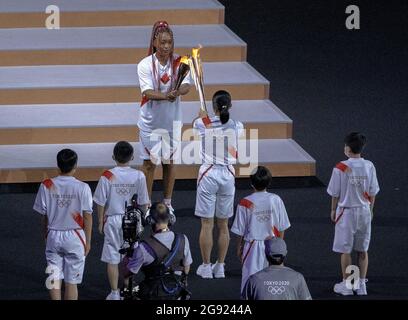 Tokio, Japan. 25. März 2021. Während der Eröffnungsfeier der Olympischen Spiele in Tokio im Olympiastadion am Freitag, den 23. Juli 2021 in Tokio. (Bild: © Paul Kitagaki Jr./ZUMA Press Wire) Stockfoto