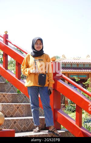 Die schöne muslimische Frau verbringt einen Urlaub auf Korea Fantasy, Ost-Java, Indonesien Stockfoto