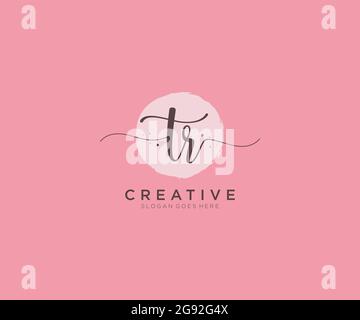 TR feminine Logo Schönheit Monogramm und elegantes Logo-Design, Handschrift Logo der ursprünglichen Signatur, Hochzeit, Mode, Blumen und botanischen mit kreativen Stock Vektor