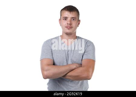 Foto eines jungen Mannes mit gekreuzten Borsten und Armen Stockfoto