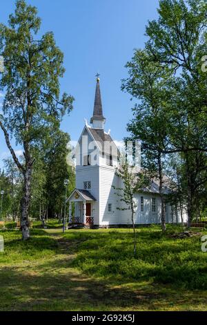 Ankerede, Schweden - 12. Juli 2021: Blick auf die historische samische Kirche in Ankerede in Nordschweden Stockfoto