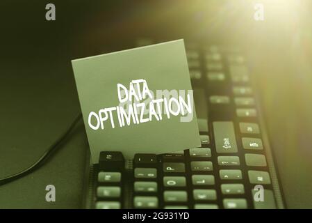 Textüberschrift mit Darstellung der Datenoptimierung. Geschäftsprozess, der das logische Schema aus der Datenansicht vorbereitet, in die schriftliche Notizen konvertiert werden Stockfoto