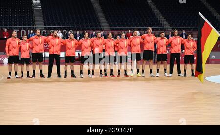 Tokio, Japan. Juli 2021. Handball: Olympische Spiele, Deutschland - Spanien, Vorrunde, Gruppe A, Matchday 1 im Yoyogi National Stadium. Die deutsche Mannschaft steht vor dem Spiel an. Quelle: Swen Pförtner/dpa/Alamy Live News Stockfoto