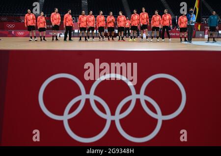 Tokio, Japan. Juli 2021. Handball: Olympische Spiele, Deutschland - Spanien, Vorrunde, Gruppe A, Matchday 1 im Yoyogi National Stadium. Die deutsche Mannschaft steht vor dem Spiel an. Quelle: Swen Pförtner/dpa/Alamy Live News Stockfoto