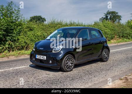 2020 (20 Teller) schwarze Smart Pulse 1-Gang-Automatik-Elektrik auf dem Weg zur Capesthorne Hall Classic July Car Show, Ceshire, Großbritannien Stockfoto