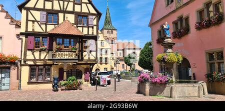 Alte Häuser in einem schönen Dorf von Turckheim, Frankreich Stockfoto