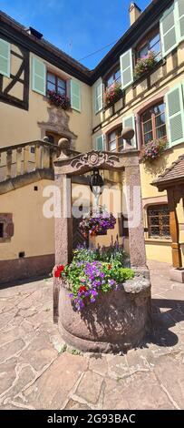 Alte Häuser in einem schönen Dorf von Turckheim, Frankreich Stockfoto