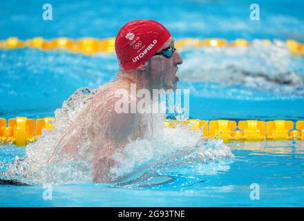 Der britische Max Litchfield in Aktion bei den 400-m-Medley-Einzelhäufen der Männer im Tokyo Aquatics Center am ersten Tag der Olympischen Spiele in Tokio 2020 in Japan. Bilddatum: Samstag, 24. Juli 2021. Stockfoto