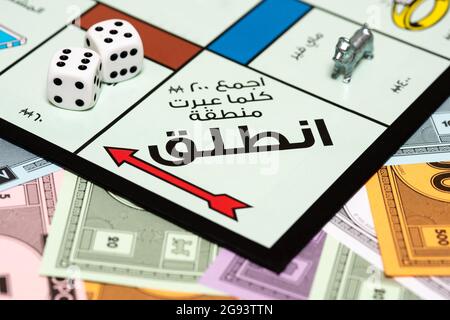 Nahaufnahme des Dubai Monopoly Boards. Stockfoto