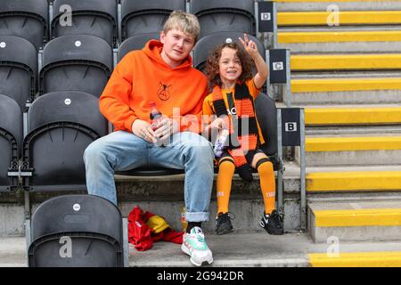 Hull, Großbritannien. Juli 2021. Fans kehren auch das MKM Stadium tom beobachten Hull City gegen Mansfield Town vor der Saison freundlich in, am 7/24/2021. (Foto von David Greaves/News Images/Sipa USA) Quelle: SIPA USA/Alamy Live News Quelle: SIPA USA/Alamy Live News Stockfoto