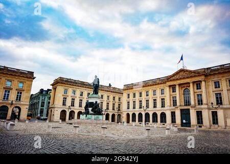 Statue Louis XV auf dem Place Royal in Reims Stockfoto