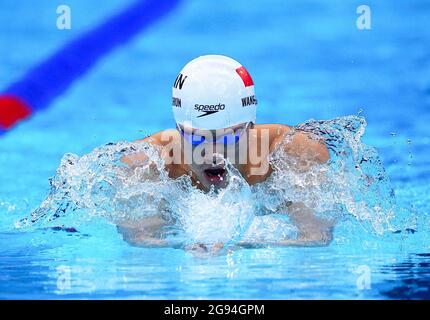 (210724) -- TOKIO, 24. Juli 2021 (Xinhua) Wang Shun tritt während der Vorläufe der 400-Meter-Einzelmedley der Männer der Olympischen Spiele 2020 im Tokyo Aquatics Center in Tokio, Japan, am 24. Juli 2021 an. (Xinhua/Xu Chang) Stockfoto