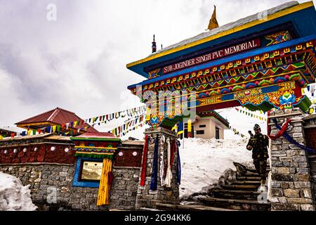 jaswant singh Kriegsdenkmal in Erinnerung an tapfer gekämpft Märtyrer Soldaten Indiens Bild ist an jaswant singh Kriegsdenkmal Bumla Pass arunachal genommen Stockfoto