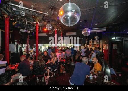 Der Schwulenclub Royal Vauxhall Tavern wird in London, Großbritannien, wiedereröffnet. Stockfoto