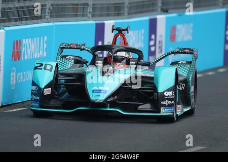 Excel Circuit, Docklands, London, Großbritannien. Juli 2021. Formel E London E Prix; Mitch Evans aus Australien fährt für (20) Jaguar Racing während des Qualifying Credit: Action Plus Sports/Alamy Live News Stockfoto