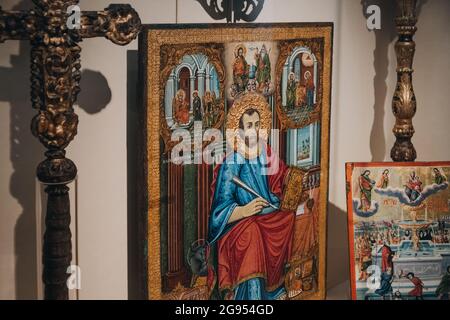 Ana Mera, Griechenland - 24. September 2019: Ikonen im Tourliani-Kloster, einer weiß getünchten Kirche und einem Kloster auf Mykonos aus dem 16. Jahrhundert, w Stockfoto