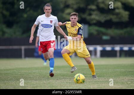 Charlie Ruff von Hornchurch und Matt Robinson von Dagenham während Hornchurch gegen Dagenham & Redbridge, Friendly Match Football im Hornchurch Stadium am 2 Stockfoto