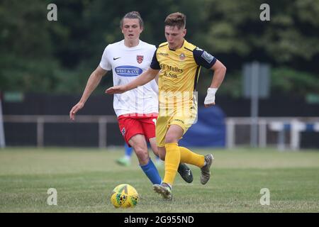 Charlie Ruff von Hornchurch und Matt Robinson von Dagenham während Hornchurch gegen Dagenham & Redbridge, Friendly Match Football im Hornchurch Stadium am 2 Stockfoto