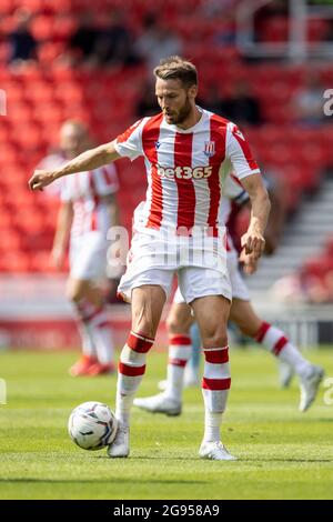 24. Juli 2021; bet365 Stadium, Stoke, Staffordshire, England; Vor der Saison freundlicher Fußball, Stoke City gegen Aston Villa; Nick Powell von Stoke City Stockfoto