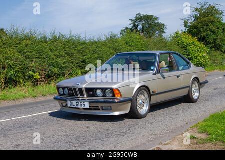 1986 80s Achtziger BMW 635 2DR Limousine 3430cc Benziner 2DR Coupe auf dem Weg zur Capesthorne Hall classic July Car Show, Ceshire, UK Stockfoto