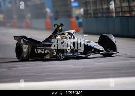 LONDON, GROSSBRITANNIEN. Juli 2021. Stoffel Vandoorne von Mercedes-EQ Formel E während der Runde 12: 2021 Heineken London E-Prix auf dem Excel Circuit am Samstag, 24. Juli 2021 in LONDON, ENGLAND. Kredit: Taka G Wu/Alamy Live Nachrichten Stockfoto