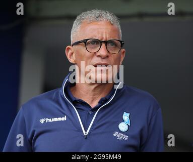 Oldham, England, 24. Juli 2021. Keith Curle Manager von Oldham Athletic während des Vorsaison-Freundschaftsspiel im Boundary Park, Oldham. Bildnachweis sollte lauten: Simon Bellis / Sportimage Stockfoto