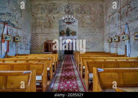 Strzelniki Gotische mittelalterliche kleine Dorfkirche Niederschlesien Polen mit Fresken aus dem 14. Jahrhundert Biblia pauperum Stockfoto