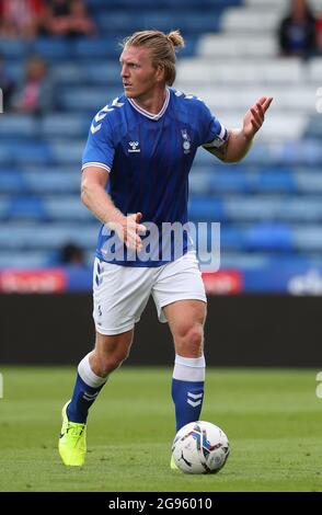 Oldham, England, 24. Juli 2021. Carl Piergianni von Oldham Athletic während des Vorsaison-Freundschaftsspiels im Boundary Park, Oldham. Bildnachweis sollte lauten: Simon Bellis / Sportimage Stockfoto