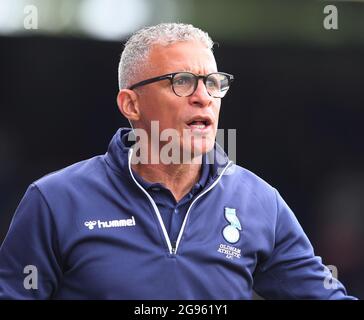 Oldham, England, 24. Juli 2021. Keith Curle Manager von Oldham Athletic während des Vorsaison-Freundschaftsspiel im Boundary Park, Oldham. Bildnachweis sollte lauten: Simon Bellis / Sportimage Stockfoto