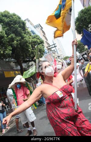 Salvador, Brasilien. Juli 2021. Fora Bolsonaro-Demonstration, die am Samstag (24) stattfand und Largo do Campo Grande entlang der Avenida 7 de Setembro nach Praça Municipal in Salvador (BA) verließ. Kredit: Mauro Akiin Nassor/FotoArena/Alamy Live Nachrichten Stockfoto