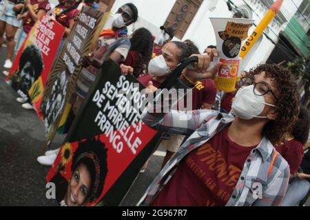 Salvador, Brasilien. Juli 2021. Fora Bolsonaro-Demonstration, die am Samstag (24) stattfand und Largo do Campo Grande entlang der Avenida 7 de Setembro nach Praça Municipal in Salvador (BA) verließ. Kredit: Mauro Akiin Nassor/FotoArena/Alamy Live Nachrichten Stockfoto