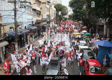 Salvador, Brasilien. Juli 2021. Fora Bolsonaro-Demonstration, die am Samstag (24) stattfand und Largo do Campo Grande entlang der Avenida 7 de Setembro nach Praça Municipal in Salvador (BA) verließ. Kredit: Mauro Akiin Nassor/FotoArena/Alamy Live Nachrichten Stockfoto