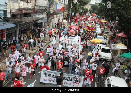 Salvador, Brasilien. Juli 2021. Fora Bolsonaro-Demonstration, die am Samstag (24) stattfand und Largo do Campo Grande entlang der Avenida 7 de Setembro nach Praça Municipal in Salvador (BA) verließ. Kredit: Mauro Akiin Nassor/FotoArena/Alamy Live Nachrichten Stockfoto