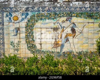 Der Garten des Fronteira Palace ist mit einer Allegorie auf die Sonne verkleidet Stockfoto