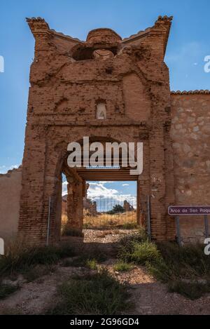 Altes Seminar aus der Geisterstadt Belchite, das während des Spanischen Bürgerkrieges in Zaragoza in der Schlacht ruiniert wurde Stockfoto