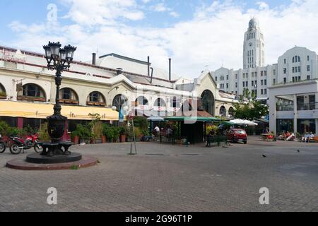 Blick auf die Fassade des Mercado del Puerto. Montevideo, Uruguay Stockfoto