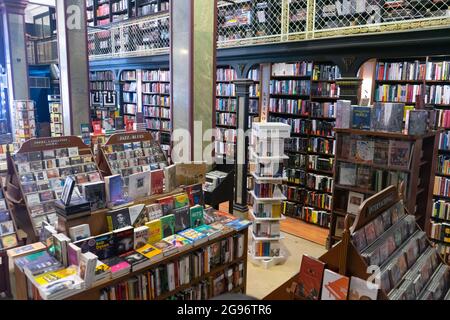 Innenansicht der Buchhandlung Puro Verso, Ciudad Vieja. Montevideo, Uruguay Stockfoto