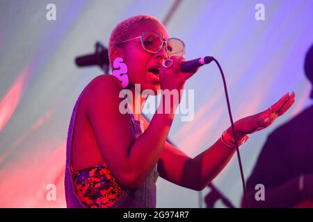 Southwold, Großbritannien. 24. Juli 2021. Demae tritt am zweiten Tag des Latitude Festivals in Henham Park, Southwold, Suffolk auf. Bilddatum: Samstag, 24. Juli 2021. Bildnachweis sollte lauten: Matt Crossick/Empics/Alamy Live News Stockfoto