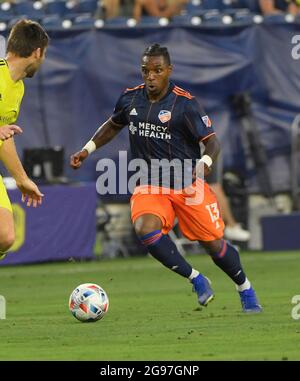 24. Juli 2021: FC Cincinnati Mittelfeldspieler Joseph-Claude Gyau (13) dribbelt den SC Nashville während der ersten Hälfte eines MLS-Spiels zwischen dem FC Cincinnati und dem SC Nashville im Nissan Stadium in Nashville, TN, Steve Roberts/CSM Stockfoto