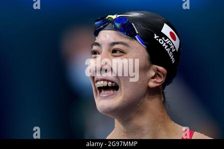 Yui Ohashi aus Japan reagiert darauf, nachdem sie beim 400-m-Einzel-Medley-Finale der Frauen während des (EVENTS) im Tokyo Aquatics Center am zweiten Tag der Olympischen Spiele in Tokio 2020 in Japan Gold gewonnen hatte. Bilddatum: Sonntag, 25. Juli 2021. Stockfoto