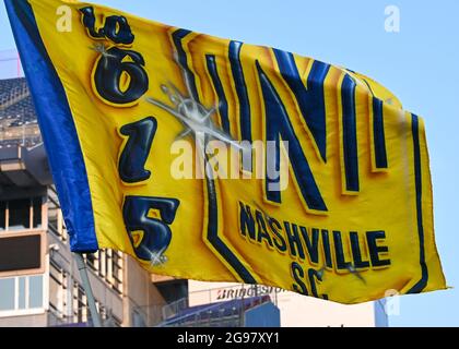 Nashville, TN, USA. Juli 2021. Eine Nashville SC-Fanflagge während des MLS-Spiels zwischen dem FC Cincinnati und dem SC Nashville im Nissan Stadium in Nashville, TN. Kevin Langley/CSM/Alamy Live News Stockfoto