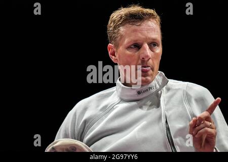 TOKIO, JAPAN - 25. JULI: Bas Verwijlen aus den Niederlanden tritt während der Olympischen Spiele 2020 auf der Makuhari Messe am 25. Juli 2021 in Tokio, Japan, am Men Épée Individual Table of 32 an (Foto: Yannick Verhoeven/Orange Picics) NOCNSF Stockfoto