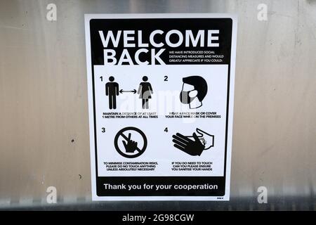 Willkommen Zurück Beschilderung für die Rückkehr der Zuschauer während Essex CCC vs Warwickshire CCC, LV Insurance County Championship Group 1 Cricket in der Cloudf Stockfoto