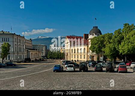 Blick auf die Gebäude der Nationalversammlung, des bulgarischen Parlaments und der Akademie der Wissenschaften Bulgariens Stockfoto