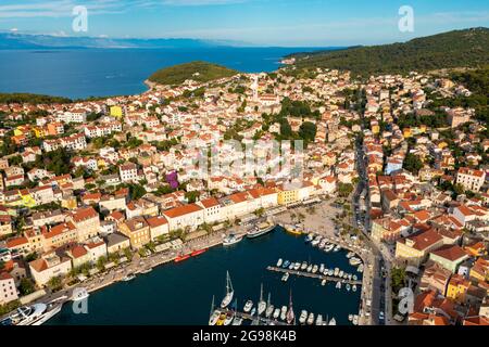 Luftaufnahme der Stadt Mali Losinj auf der Insel Losinj, der Adria in Kroatien Stockfoto