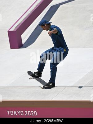 Tokio, Japan. Juli 2021. Kelvin Hoefler aus Brasilien tritt beim Straßenfinale der Männer in Tokio 2020 beim Skateboarding im Ariake Urban Sports Park in Tokio, Japan, am 25. Juli 2021 an. Quelle: Xue Yubin/Xinhua/Alamy Live News Stockfoto