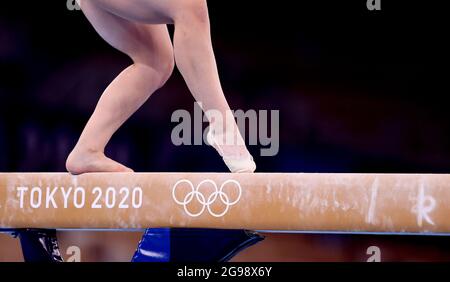 Tokio, Japan. Juli 2021. Turnerin auf BeamTOKYO, JAPAN - 25. JULI: Turnerin, die während der Olympischen Spiele in Tokio 2020 im Ariake Gymnastik Center am 25. Juli 2021 in Tokio, Japan, am Strahl antritt (Foto von Iris van den Broek/Orange Picics) Credit: Orange Pics BV/Alamy Live News Stockfoto