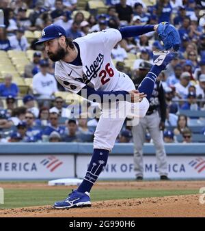 Los Angeles, Usa. Juli 2021. Tony Gonsolin, der Starterkanone von Los Angeles Dodgers, liefert am Samstag, den 24. Juli 2021, beim zweiten Inning im Dodger Stadium in Los Angeles gegen die Los Angeles Dodgers aus. Foto von Jim Ruymen/UPI Credit: UPI/Alamy Live News Stockfoto