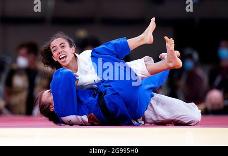 Die britische Chelsie Giles tritt am zweiten Tag der Olympischen Spiele in Tokio 2020 in Japan im Frauen-Judo mit einem Gewicht von 52 kg am Nippon Budokan an. Bilddatum: Sonntag, 25. Juli 2021. Stockfoto