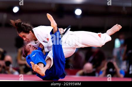 Die britische Chelsie Giles tritt am zweiten Tag der Olympischen Spiele in Tokio 2020 in Japan im Frauen-Judo mit einem Gewicht von 52 kg am Nippon Budokan an. Bilddatum: Sonntag, 25. Juli 2021. Stockfoto